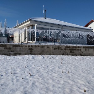 Světlý přízemní dům postavený jako dřevostavba